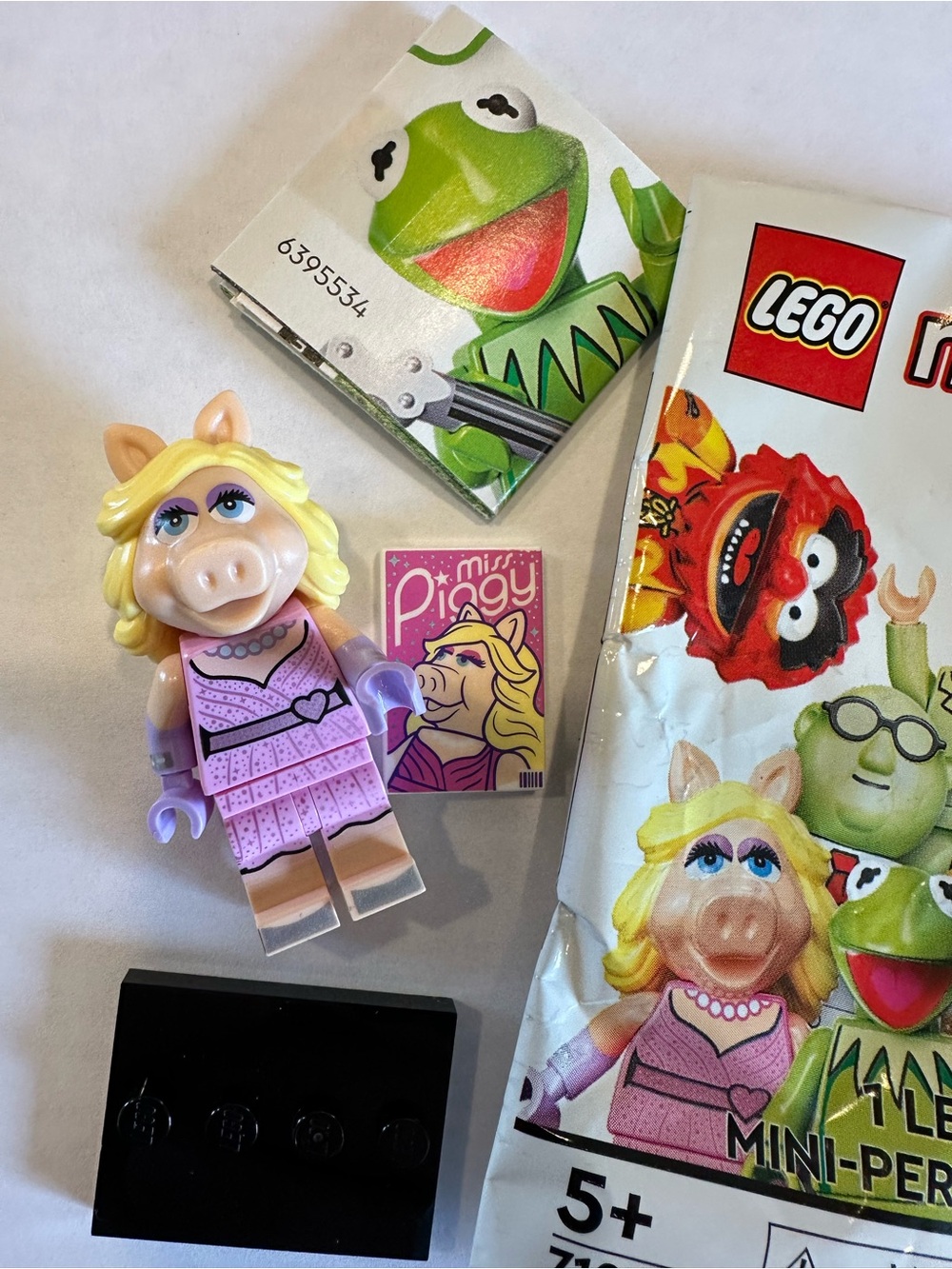 LEGO Minifigures The Muppets Miss Piggy